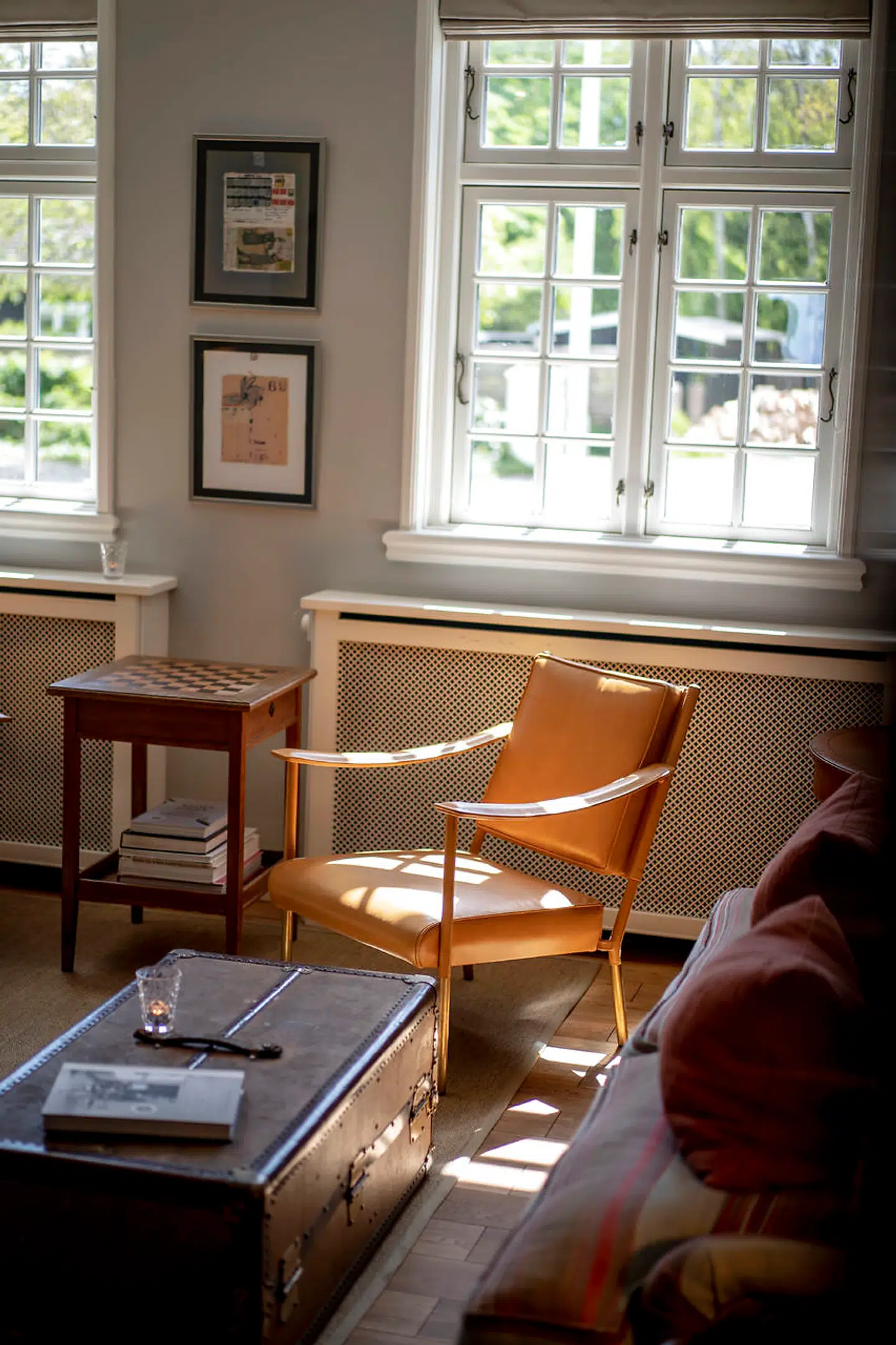 Der er mange fællesarealer, hvor man kan slå sig ned – blandt andet her i dagligstuen.