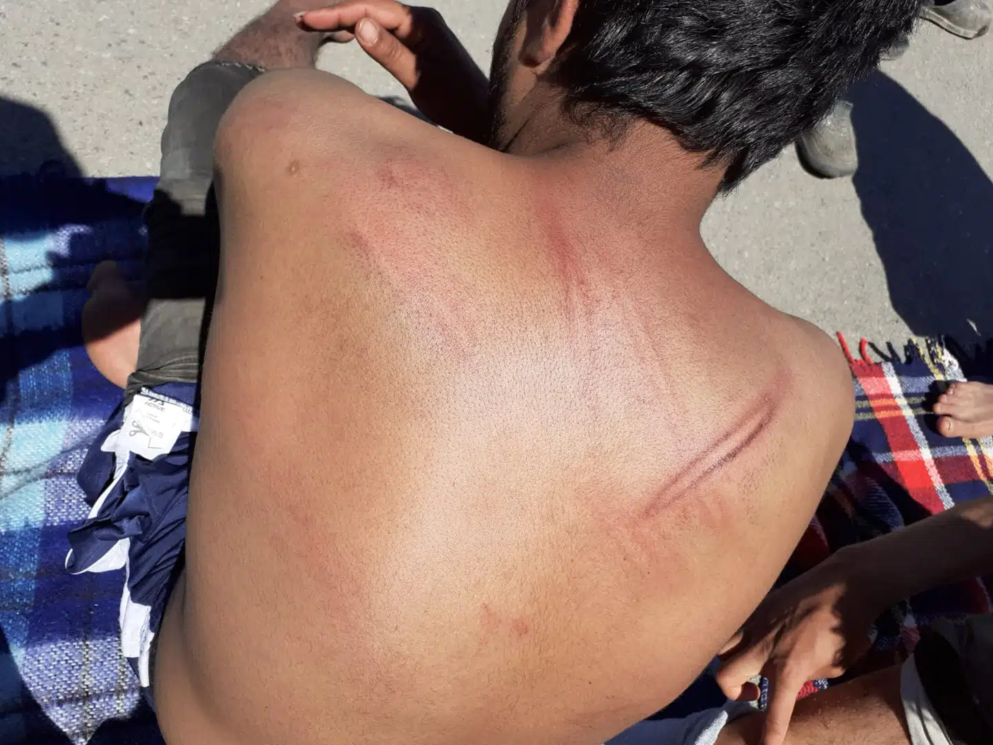 33 flygtninge og migranter blev af kroatisk politi banket og fik malet kors i hovedet, før de blev skubbet tilbage over grænsen til Bosnien.