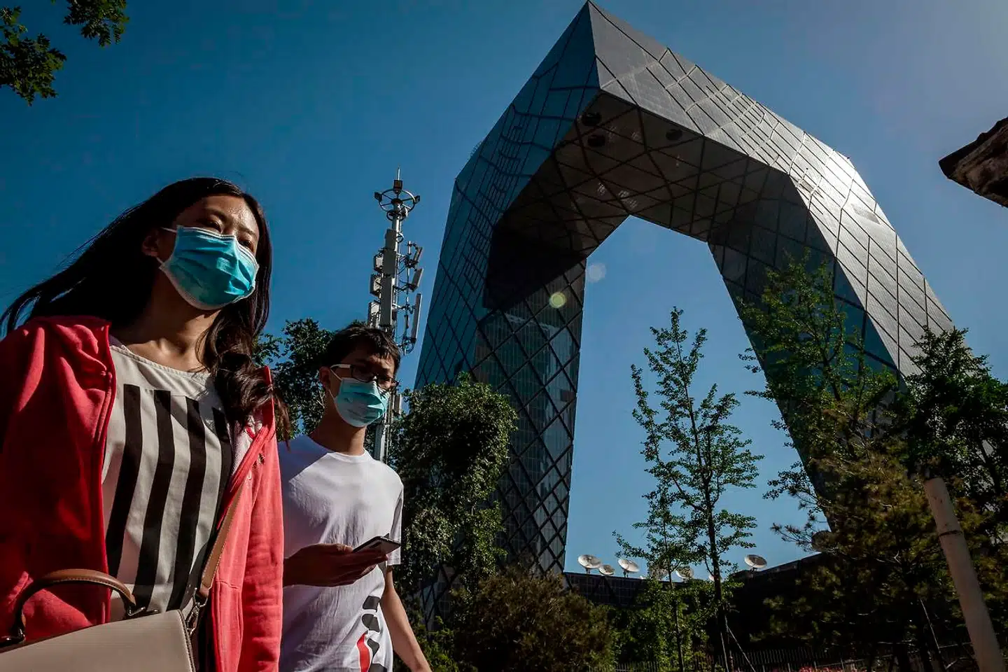 Bygningen på billedet er det kinesiske stats-TV CCTVs hovedkvarter i Beijing. Mediemastodonten får nu tilsyneladende strammet sine vilkår i USA.