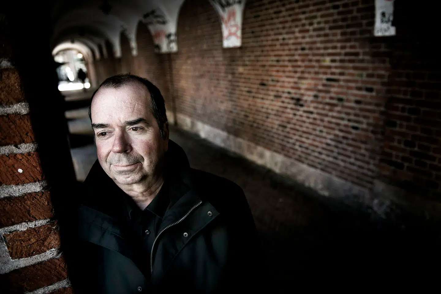 Den norske forfatter Jan Kjærstad holder et imponerende antal bolde i luften i sin nye, legesyge roman.