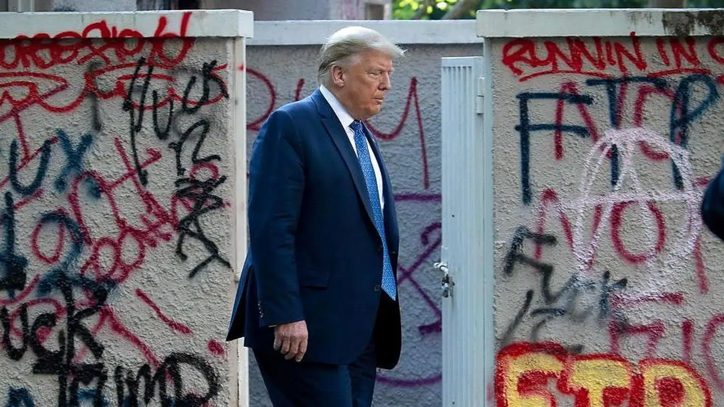 USAs præsident, Donald Trump, bærer selv en stor del af skylden for den situation, som USA befinder sig i sundhedsmæssigt og økonomisk. Der var dog begejstring at spore i Det Hvide Hus over jobrapporten for maj.