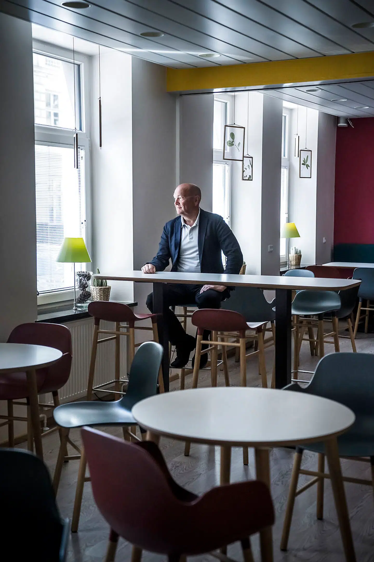 Søren Kaas er uddannet civilingeniør. Efter seks år i dette erhverv besluttede han sig dog for i stedet at forfølge drømmen om at være hotelejer. For 30 år siden blev han sammen med sin søster ejer af Saga Hotel på Vesterbro i København.