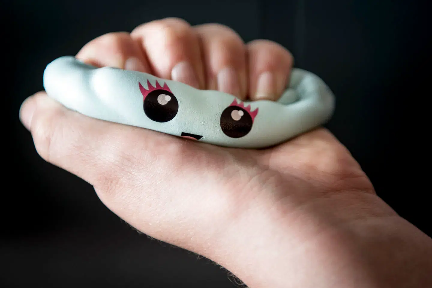 12 udgaver af legetøjet squishies blev vurderet skadelige for børn i 2018. De 12 squishies, der blev testet, var købt i BR, Kvickly, Chao Chao, Føtex og netbutikkerne Shopfree, Wish.com og squishyshoppen.dk. Nu får danske myndigheder øgede beføjelser, når de kontrollerer eventuelt farlige produkter på ind- og udenlandske hjemmesider.