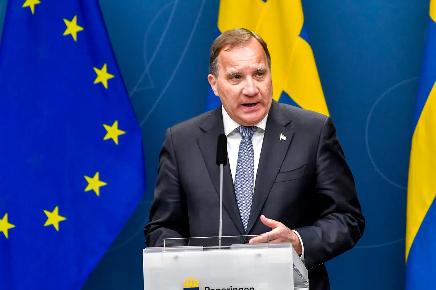 Den svenske statsminister Stefan Löfven (S) har under coronakrisen nydt stor folkelige opbakning. Nu begynder tilliden til hans regering dog at dale.