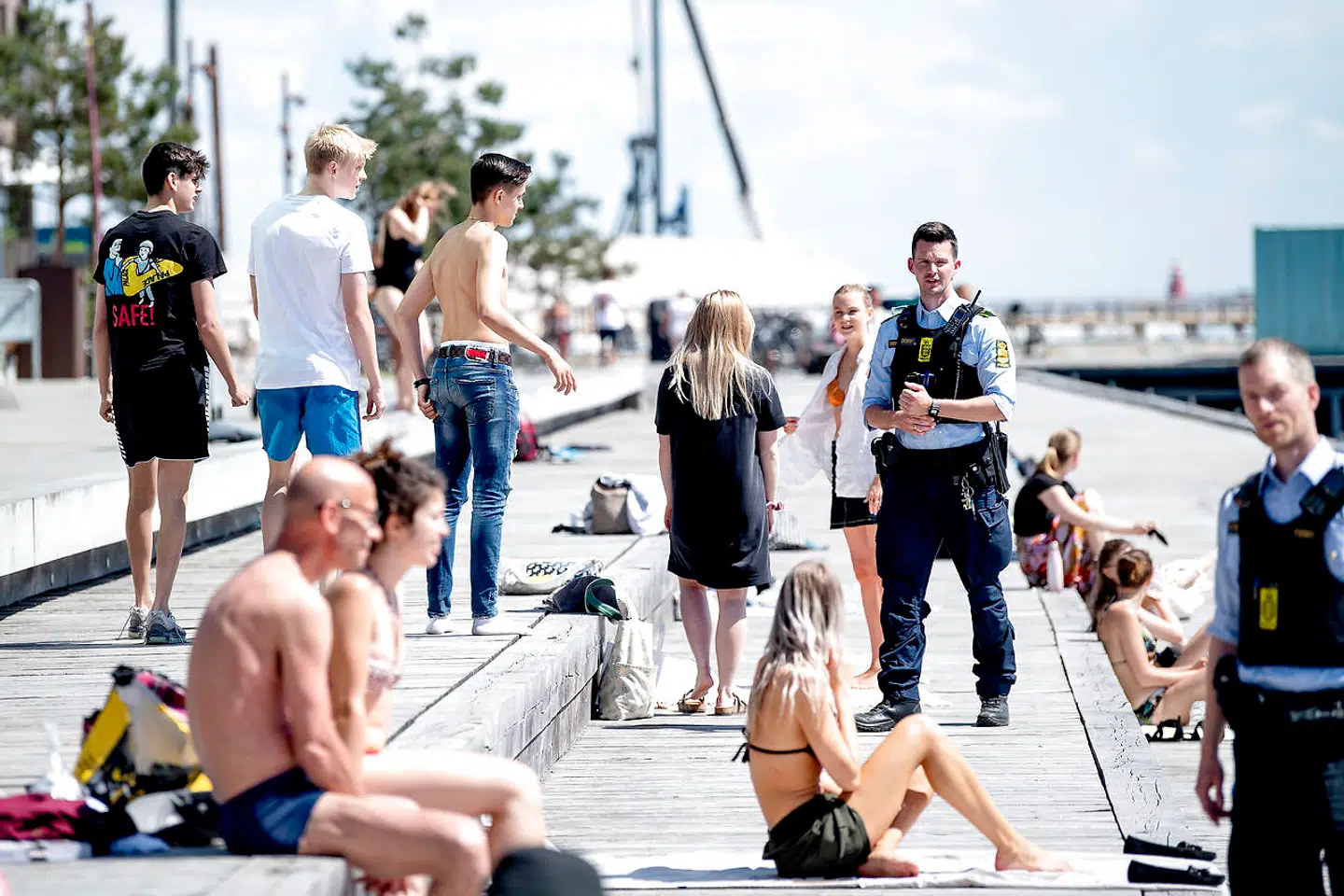 Opholdsforbud på Nordhavn. Fra kl. 12.30 tirsdag 2. juni blev det midlertidigt forbudt at tage ophold i en zone langs Sandkaj og Göteborg Plads. Forbuddet gælder frem til torsdag 4. juni 2020 kl. 18.00. Det oplyser Københavns Politi i en pressemeddelelse.