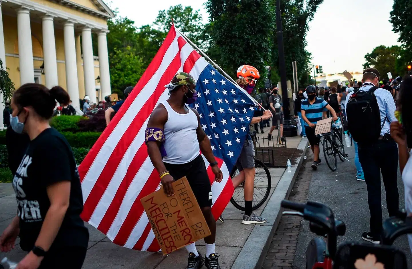 Ligesom i Washington D.C. var de fleste demonstrationer tirsdag aften på tværs af USA fredelige.