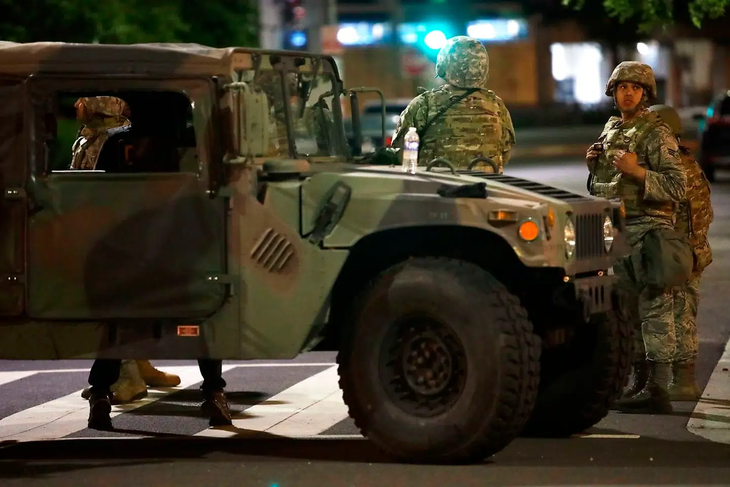 Nationalgarden blokerer veje ned mod Det Hvide Hus.