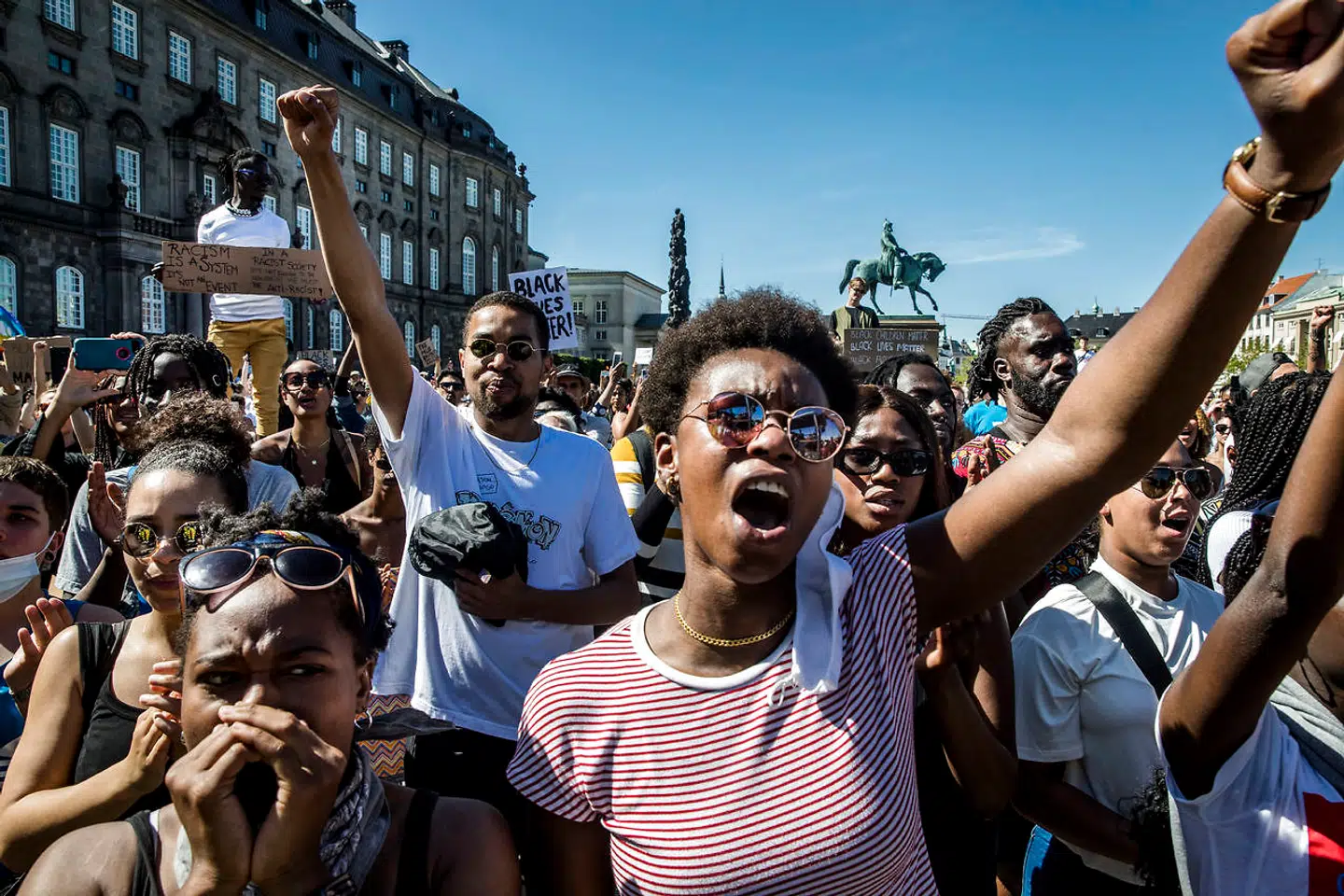 »Racisme er lige så stor en virus som corona. Så jeg tager min maske på, og gør det der er nødvendigt,« siger 21-årige Olusikemi.