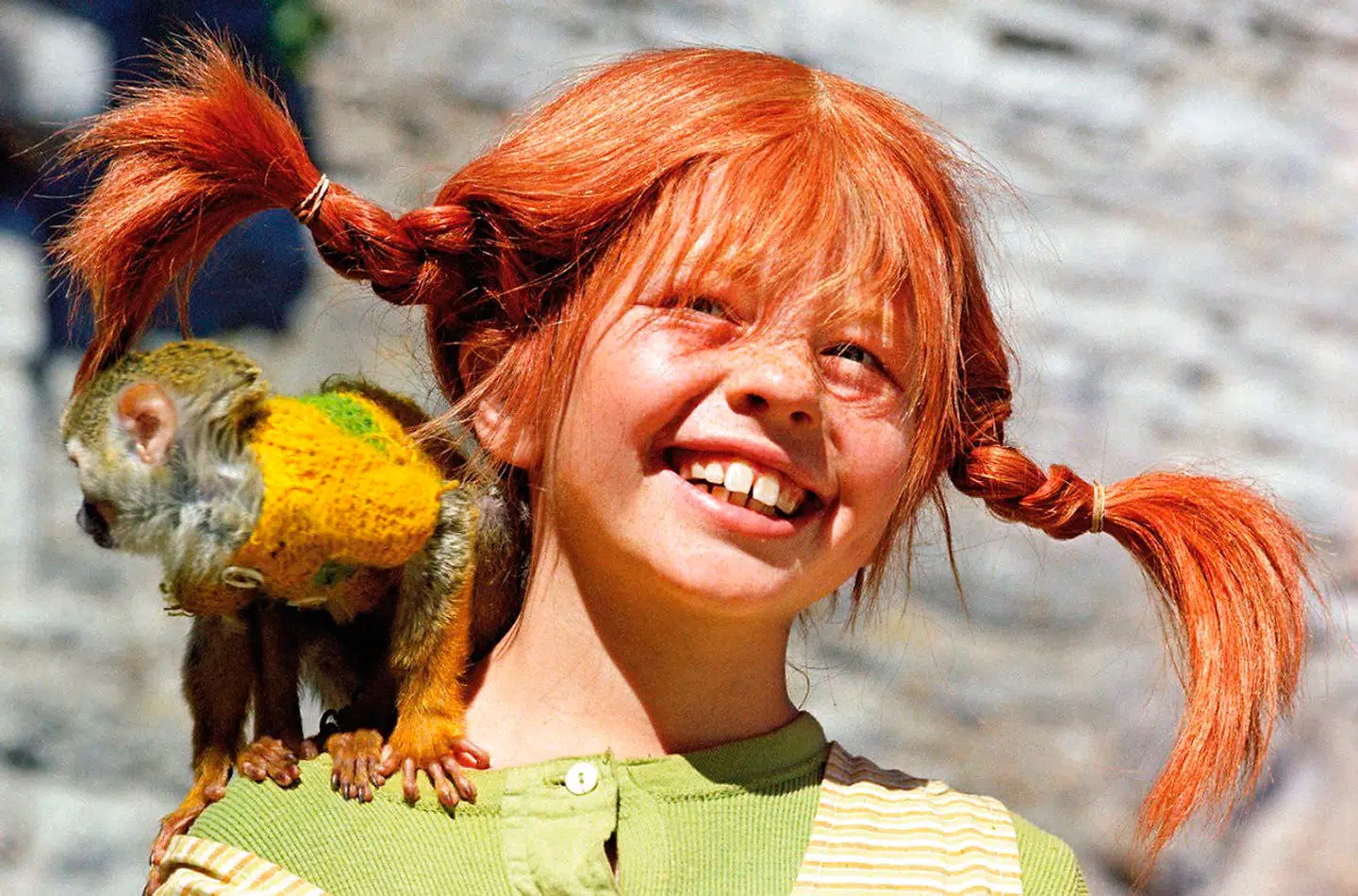 »Noget af det mest interessante ved Pippi er, at hun med sin rendyrkede individualitet og insisteren på at gøre alt efter sit eget hoved er blevet en slags eksponent for det syn på barnet, der har hersket længe,« skriver Sørine Gotfredsen.