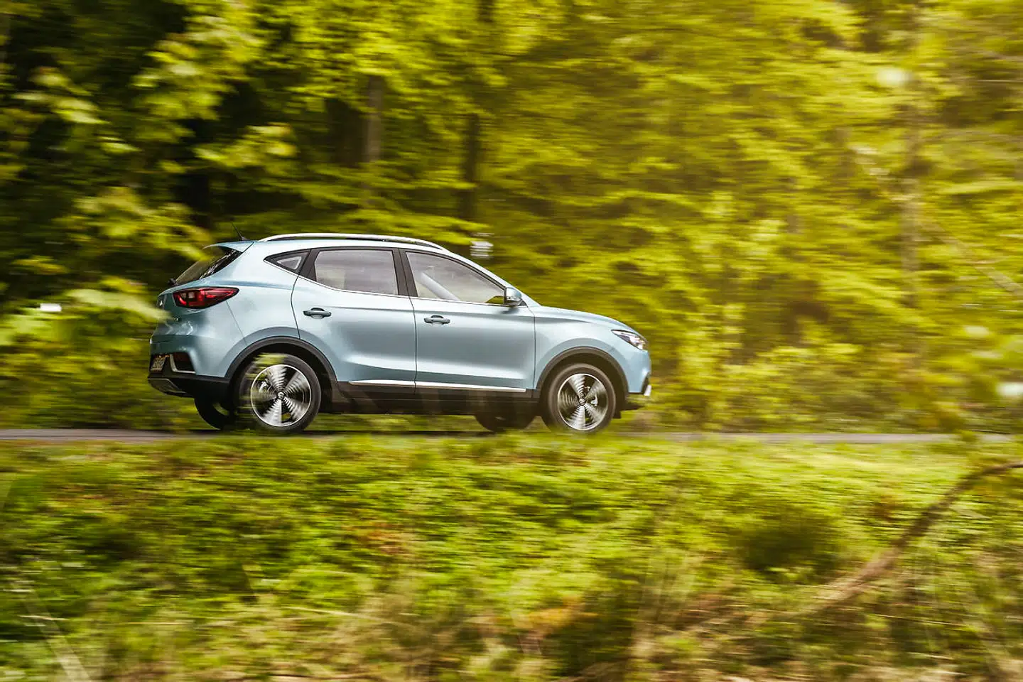 Køredynamisk er MG ZS EV ingen oplevelse. Den er hurtigt ude af startblokken, men den understyrer og er klassisk SUV-kluntet.