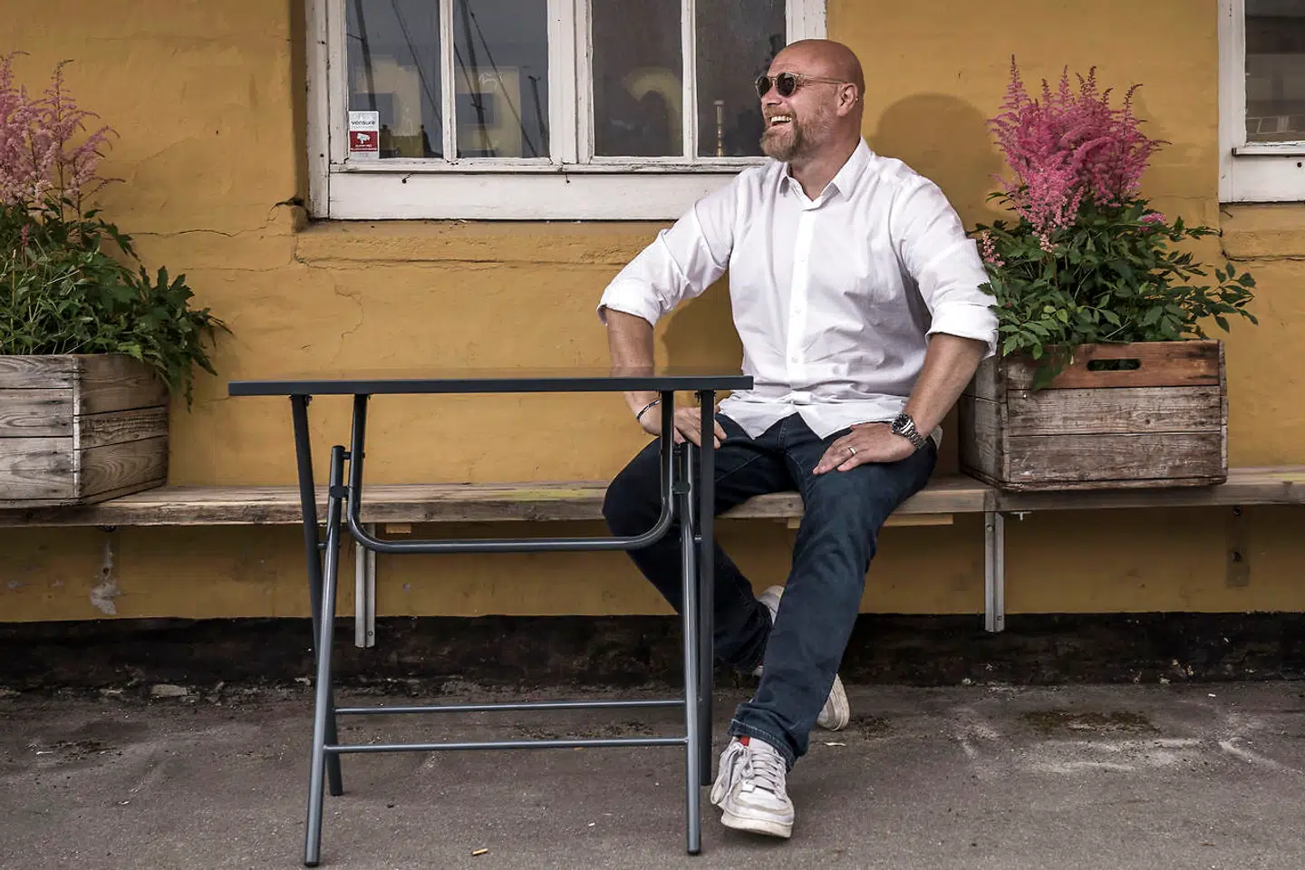 Ser vi to-tre uger frem i tiden, er han ikke tvivl om, hvilket specifikt dilemma der igen vil fylde godt op i hans indboks: Utroskab.