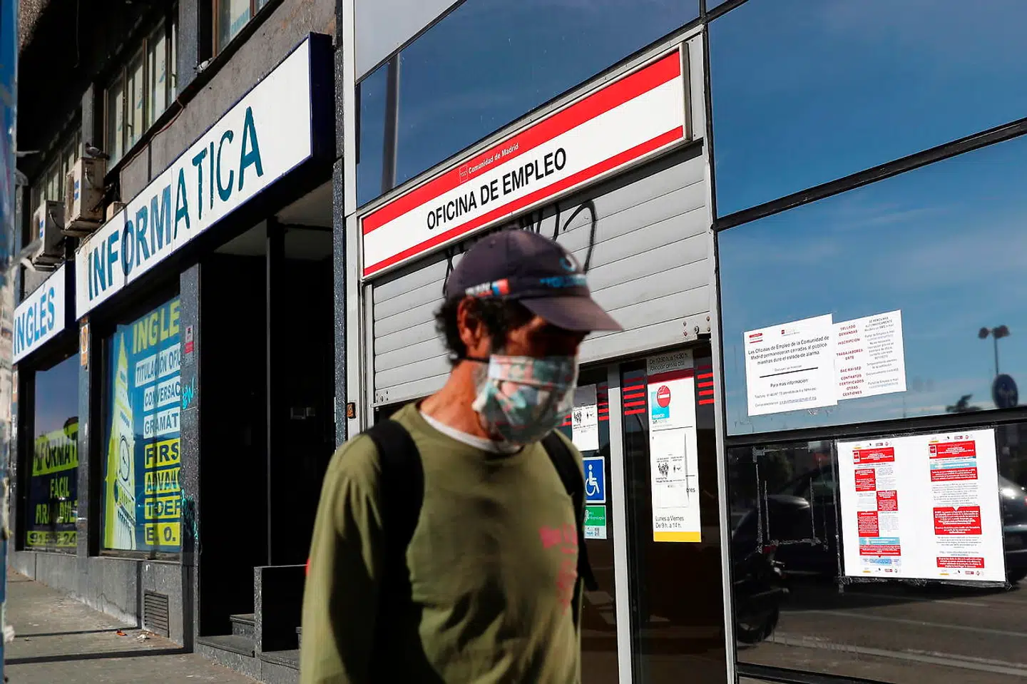 Antallet af ledige spaniere voksede med 282.891 alene i april. Uden støtteordninger, der gør det muligt at sende medarbejderne hjem uden at fyre dem, ville godt en tredjedel af spanierne nu være arbejdsløse, vurderer tænketanken Funcas.