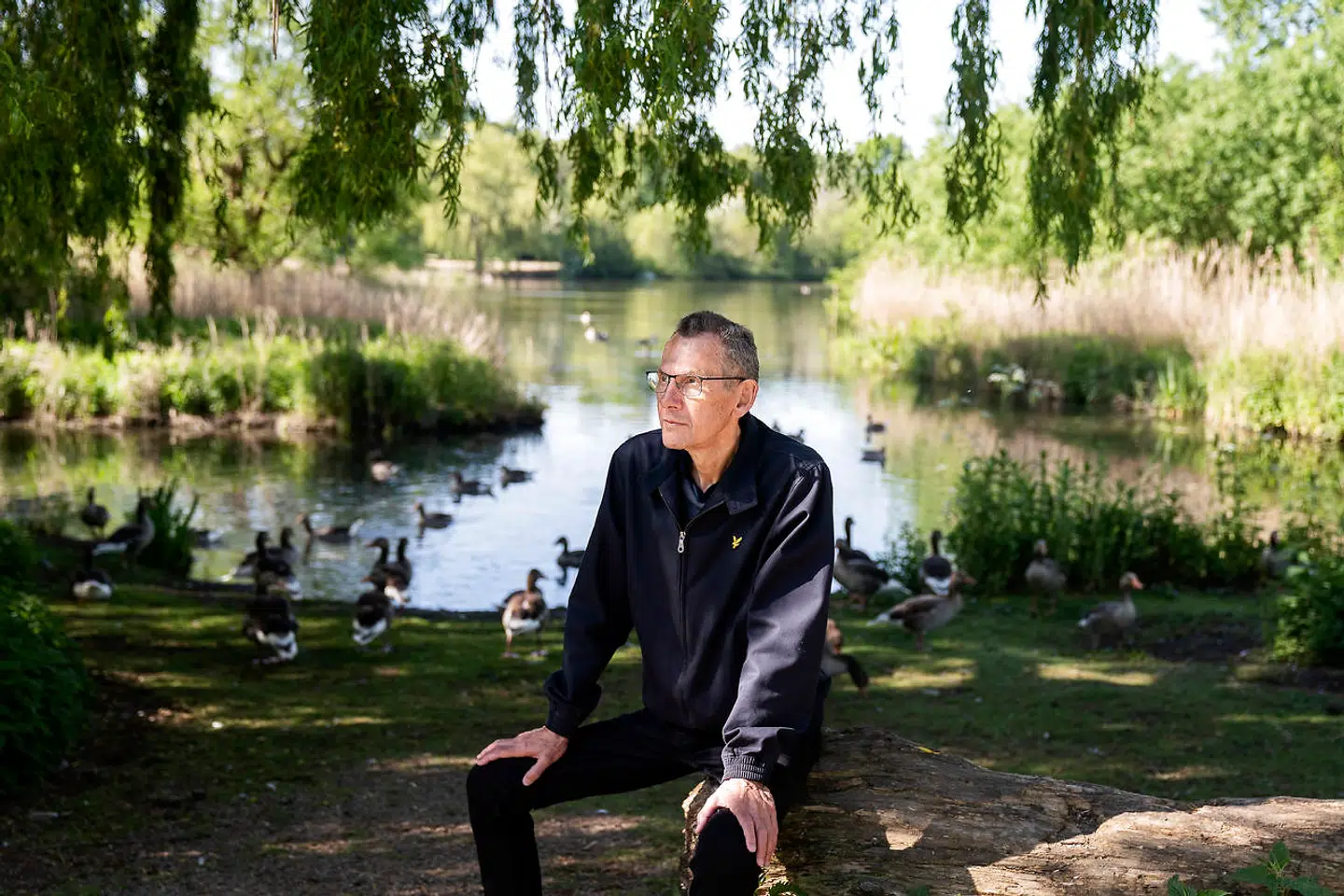 To år har han brugt på at skrive bogen, som henvender sig til de 1.500-1.600 danskere, der hvert år får at vide, at de har en hjernetumor. Men også til andre, som har mærket mørket og været langt nede.