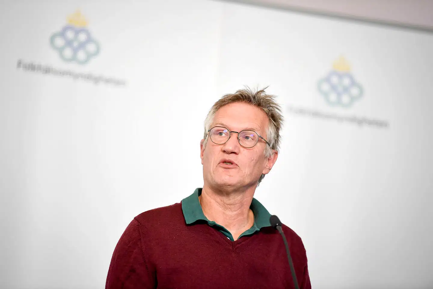 Sveriges statsepidemiolog, Anders Tegnell, har stået i spidsen for landets coronastrategi, som har fået international opmærksomhed for at være markant anderledes end mange andre landes. Han har fastholdt, at samfundet bør holde så åbent som muligt gennem coronakrisen, mens andre lande har været hurtige til at lukke ned.