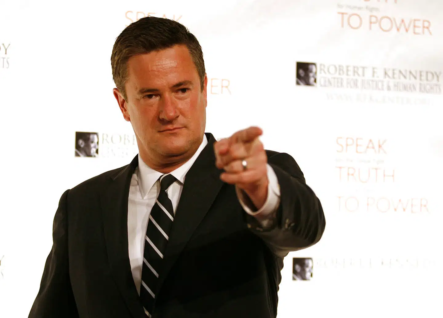 TV-værten Joe Scarborough er gentagne gange blevet anklaget for mord af Donald Trump på Twitter, selv om det for længst er fastslået, at anklagen er det rene nonsens.