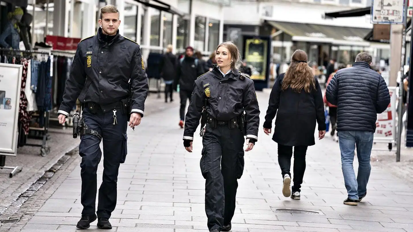 Politiet har under coronakrisen udstedt færre bøder – men det samlede provenu fra bøderne har ikke været drastisk lavere end i tidligere år i samme periode.