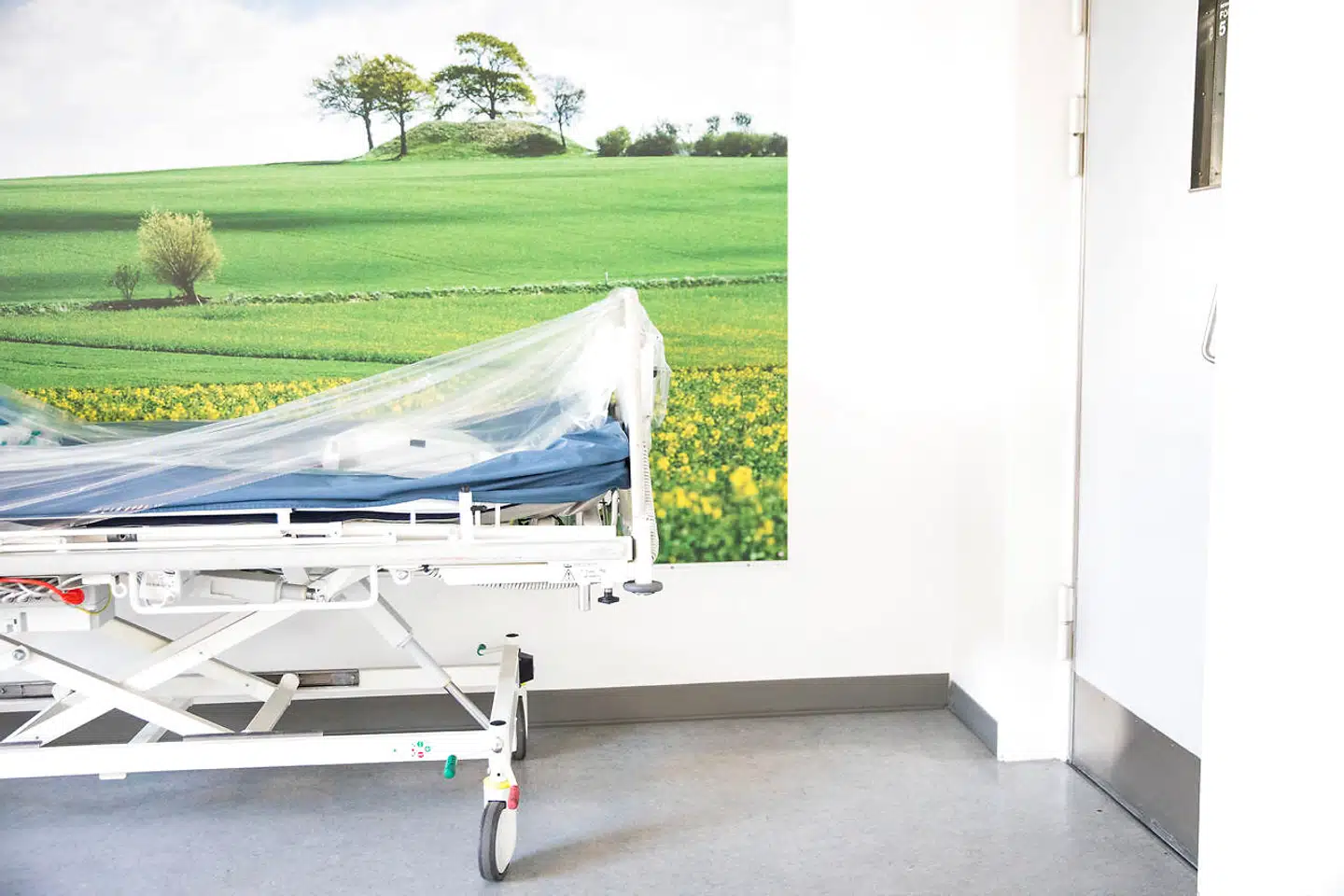 En hospitalsseng står klar til brug ved intensivafdelingen for covid-19-patienter på Bispebjerg Hospital i København torsdag 7. maj 2020. Nu stiger antallet af nyindlæggelser i København igen.