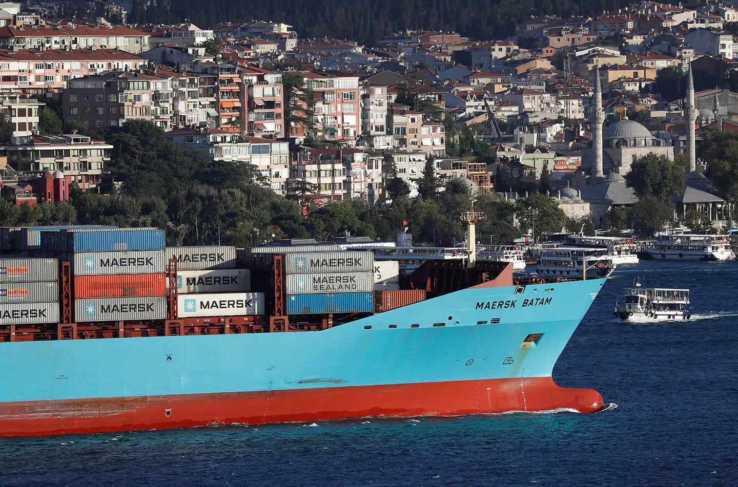 Danske eksportvirksomheder er hårdt ramt af coronakrisen. Derfor har udenrigsminister Jeppe Kofod lanceret en ny eksport- og investeringspakke. Det er en fin pakke, men der er brug for yderligere tiltag, lyder reaktionen fra Dansk Industri og Dansk Erhverv.