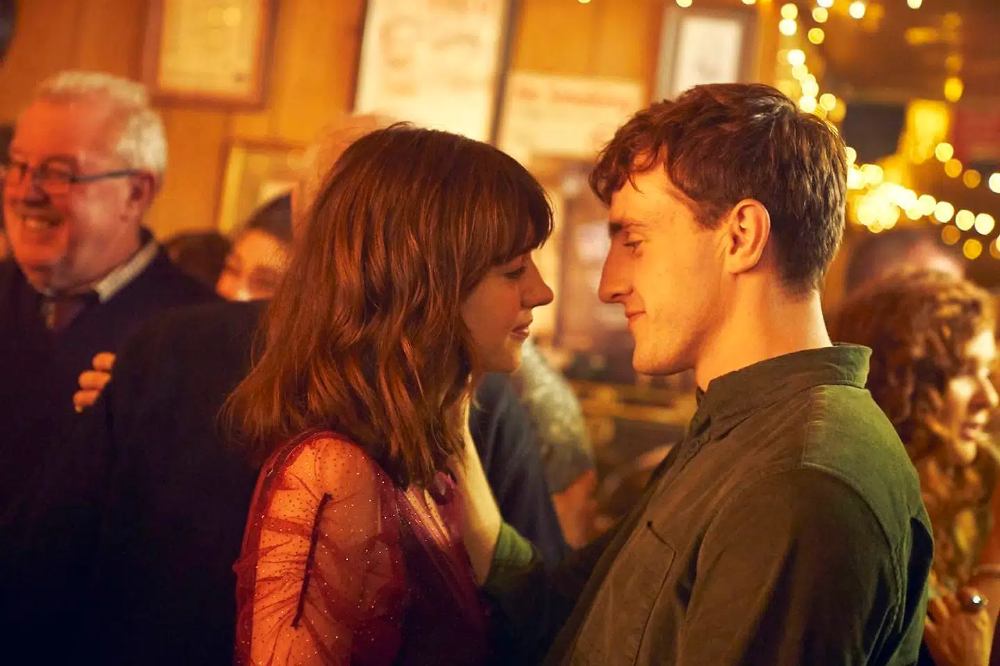 TV-serien »Normale mennesker« om Marianne og Connell giver et smukt indblik i ungdommen og dens facetter af usikkerhed, når man bare gerne vil være normal.