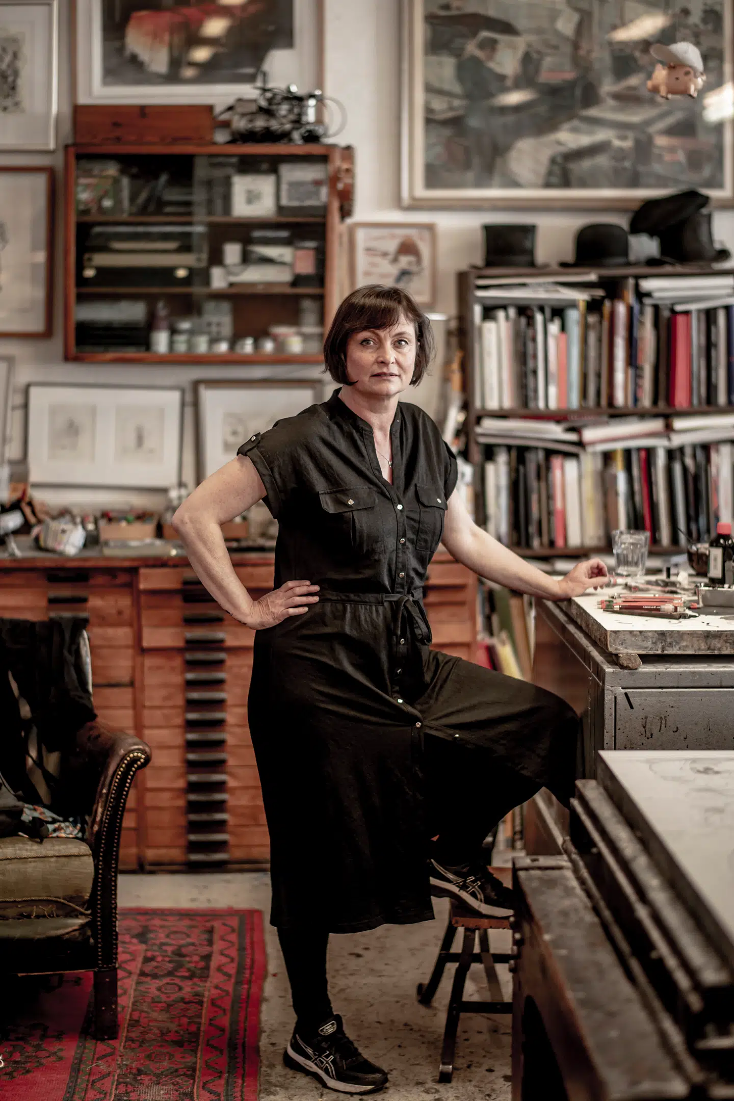 »At tegne er impulsivt. Du har en tusch, og du har en streg. Det passede mig godt. Så er der mere plads til alt det, jeg har inde i hovedet,« siger Julie Nord