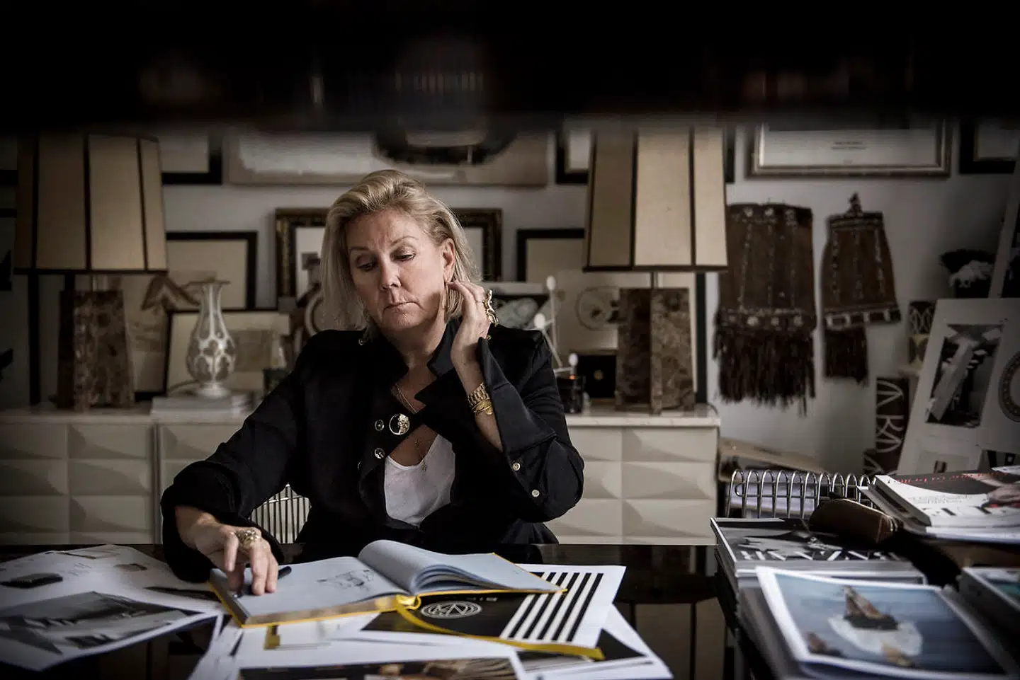 »Hernede har jeg ikke kunnet gå uden for min havelåge. Kun når jeg skulle i supermarkedet en gang om ugen, hvilket så blev en nærmest eksotisk oplevelse, når man så bort fra masken og plastikhandskerne,« fortæller modedesigner Malene Birger, der er bosat ved Comosøen tæt på Bergamo.