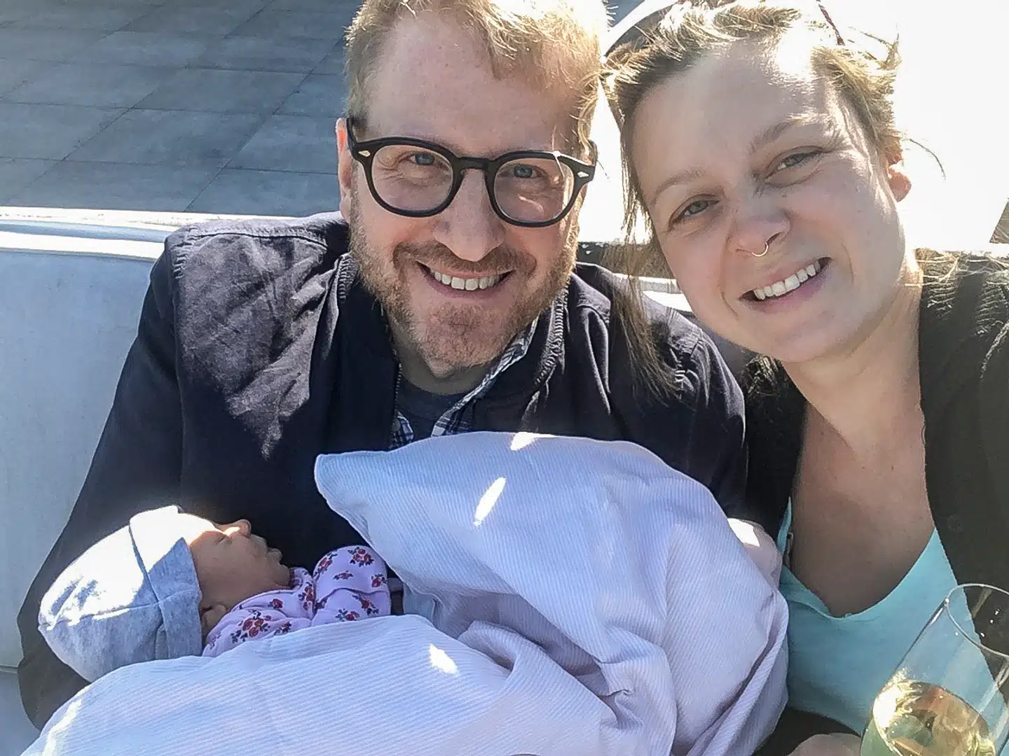 Laura Hauch og hendes amerikanske mand, Greg Candela, fik 7. marts en datter. Hun hedder Agnes, og de håber, at hun snart kan få lov til at møde sin mormor.