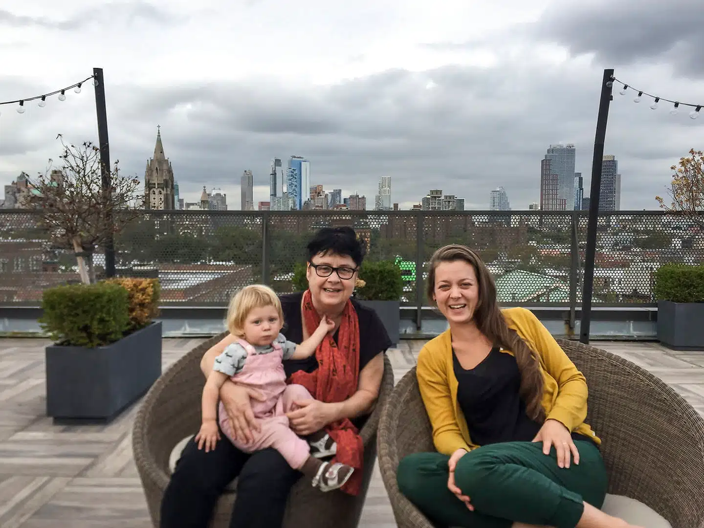 Laura Hauch plejer at se sin mor, Sus Hauch, fire gange om året. Men efter at coronavirussen har lukket verden ned, ved de ikke, hvornår de kan se hinanden igen.