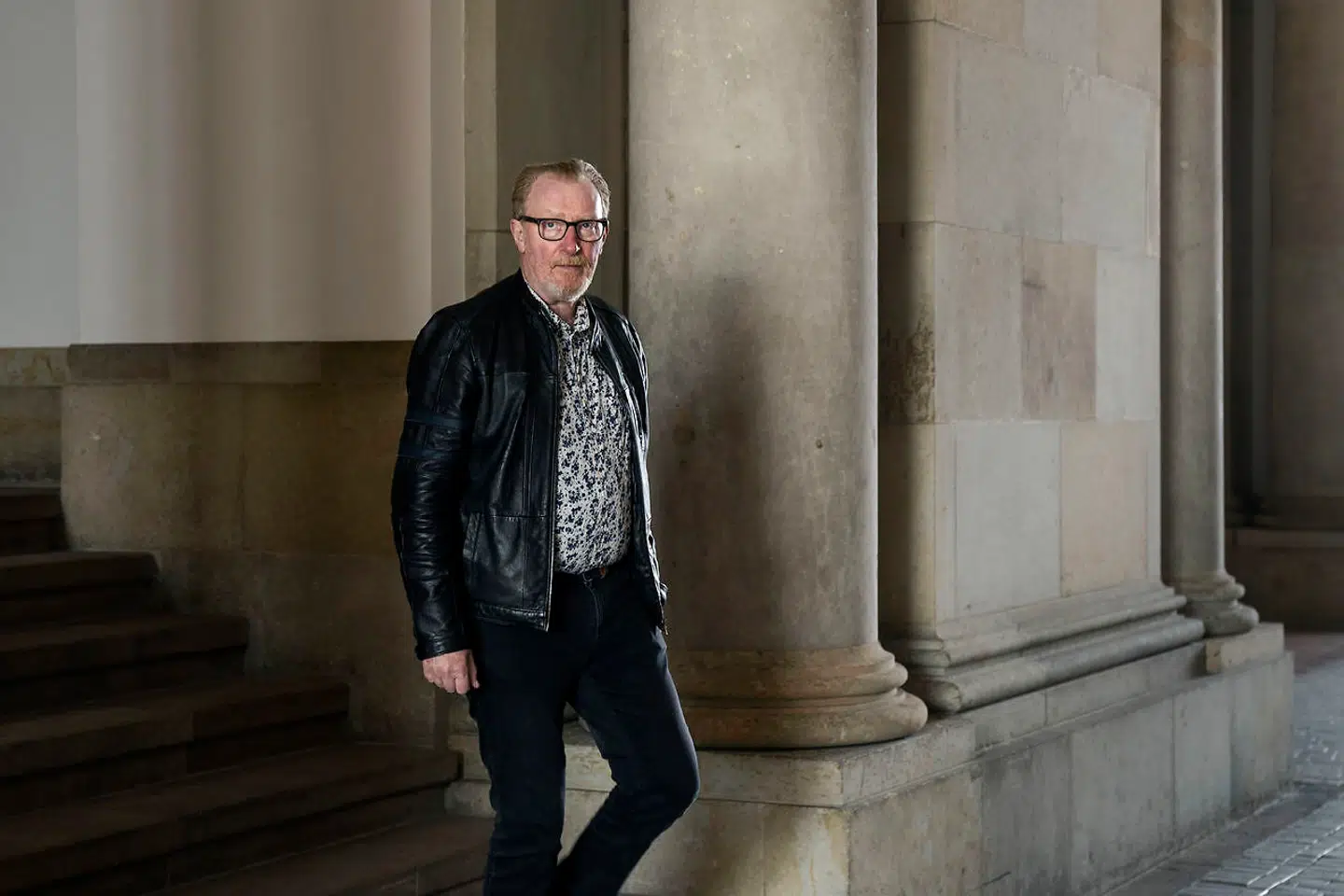 Efter flere ugers selvvalgt isolation i lejligheden begyndte Reimer Bo Christensen for omkring 14 dage siden at mødes med nogle venner. En eller to ad gangen. »Vi har gået ture i Kongens Have og sat os på en bænk med afstand og en kop kaffe. Det fungerer faktisk fint.«