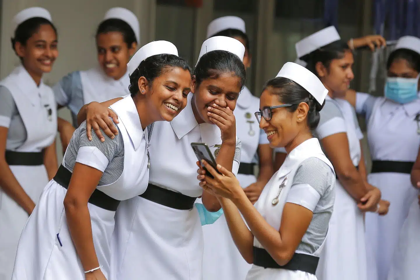 International Nurses Day er sat på Florence Nightingales fødselsdag og blev markeret over hele verden – som her i Colombo, Sri Lanka.