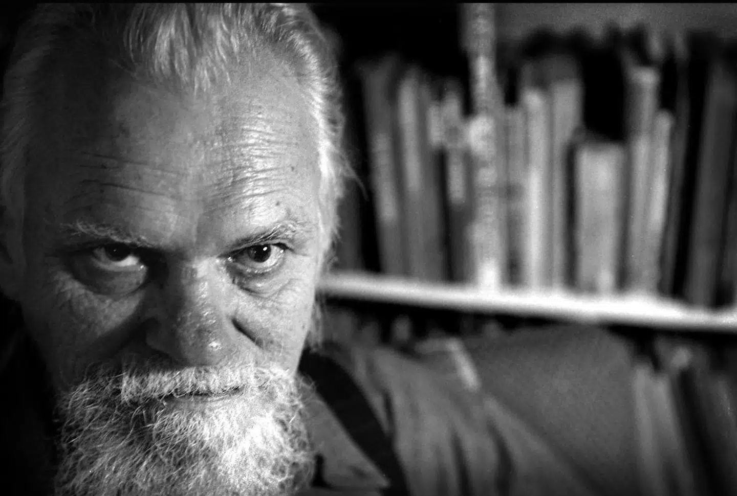 Tidligere formand for SF, Gert Petersen, gik under kodenavnet ZEUS og blev betragtet som en »fortrolig kontakt« af KGB. Det danske folketingsmedlem fodrede KGB med oplysninger fra møderne i Udenrigspolitisk Nævn.