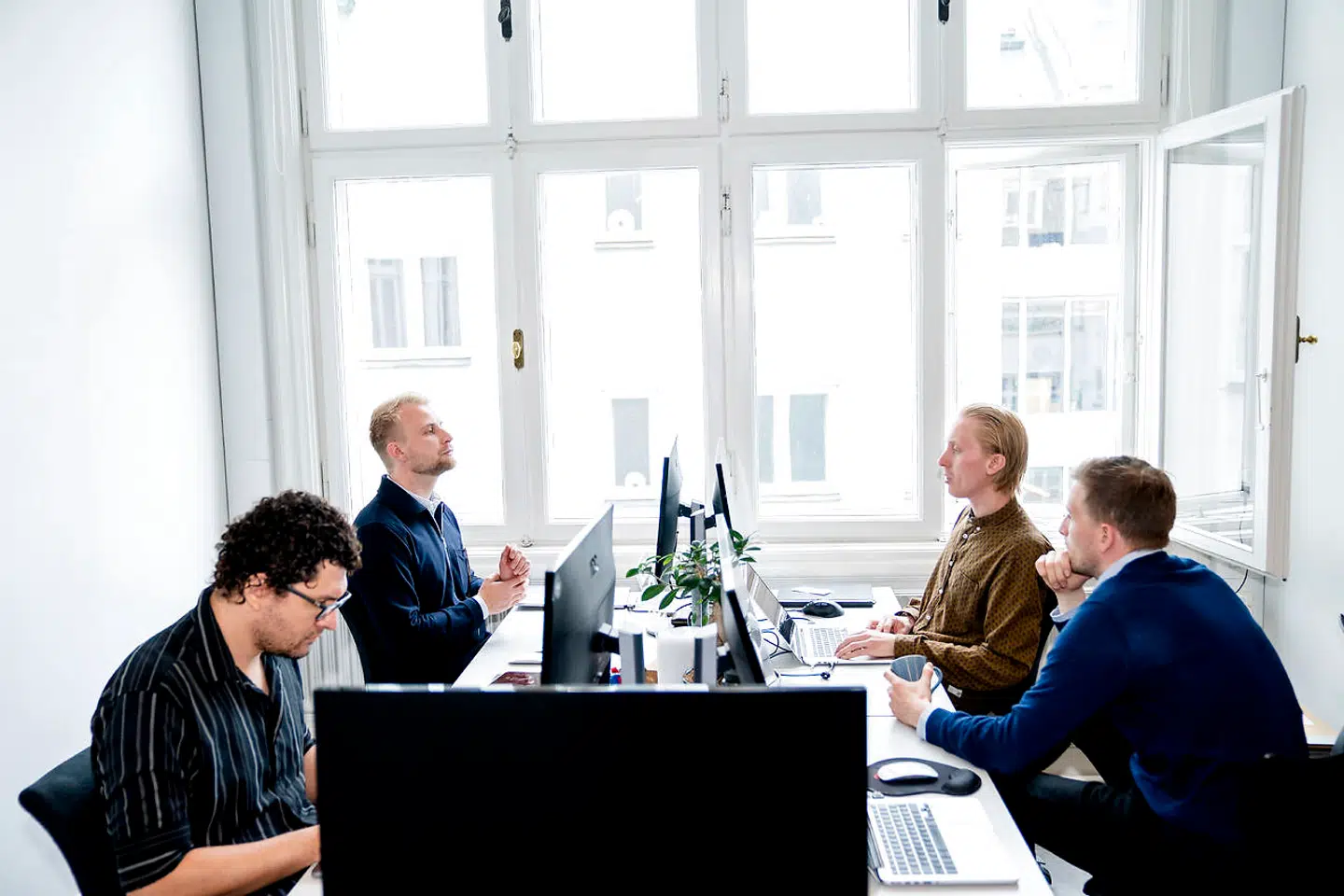 Virksomheden holder til på Matrikel 1 i København, som er et stort innovationshub. Virksomheden består af fem fuldtidsansatte og to studentermedhjælpere.