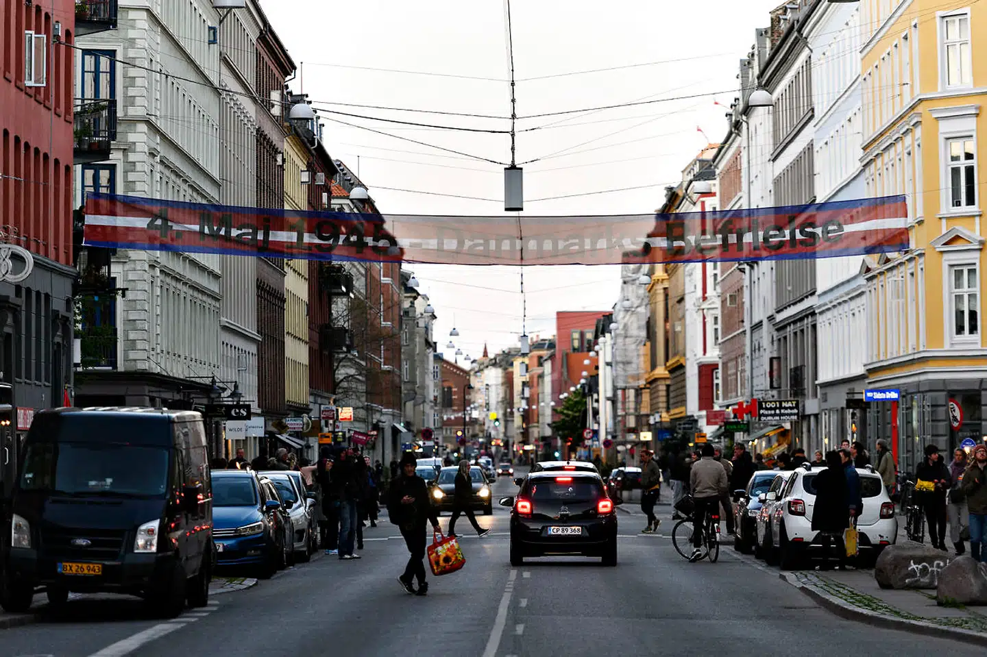 Meget har forandret sig på Vesterbro, men også Det Nye Vesterbro markerer dagen fra Danmarks befrielse. Istedgade er gået over i danmarkshistorien som et af de steder, hvor der blev gjort oprør mod den tyske besættelsesmagt.