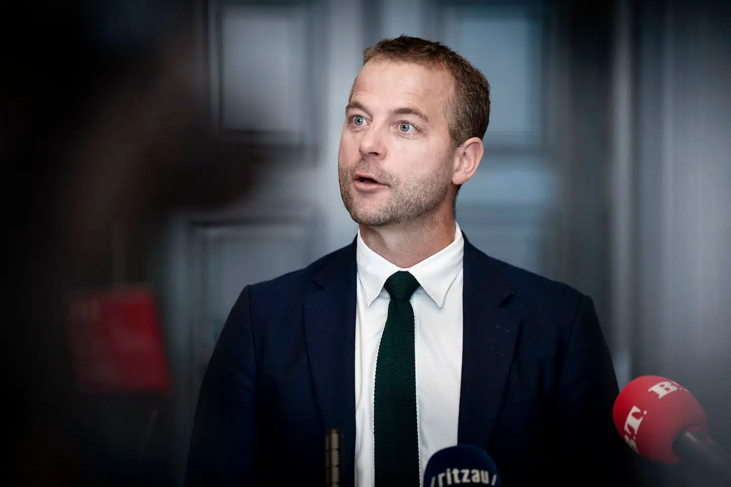 De Radikales leder, Morten Østergaard, er en af de politikere, der trodser rapport fra Statens Serum Institut, og som ønsker at åbne stort set hele Danmark op.
