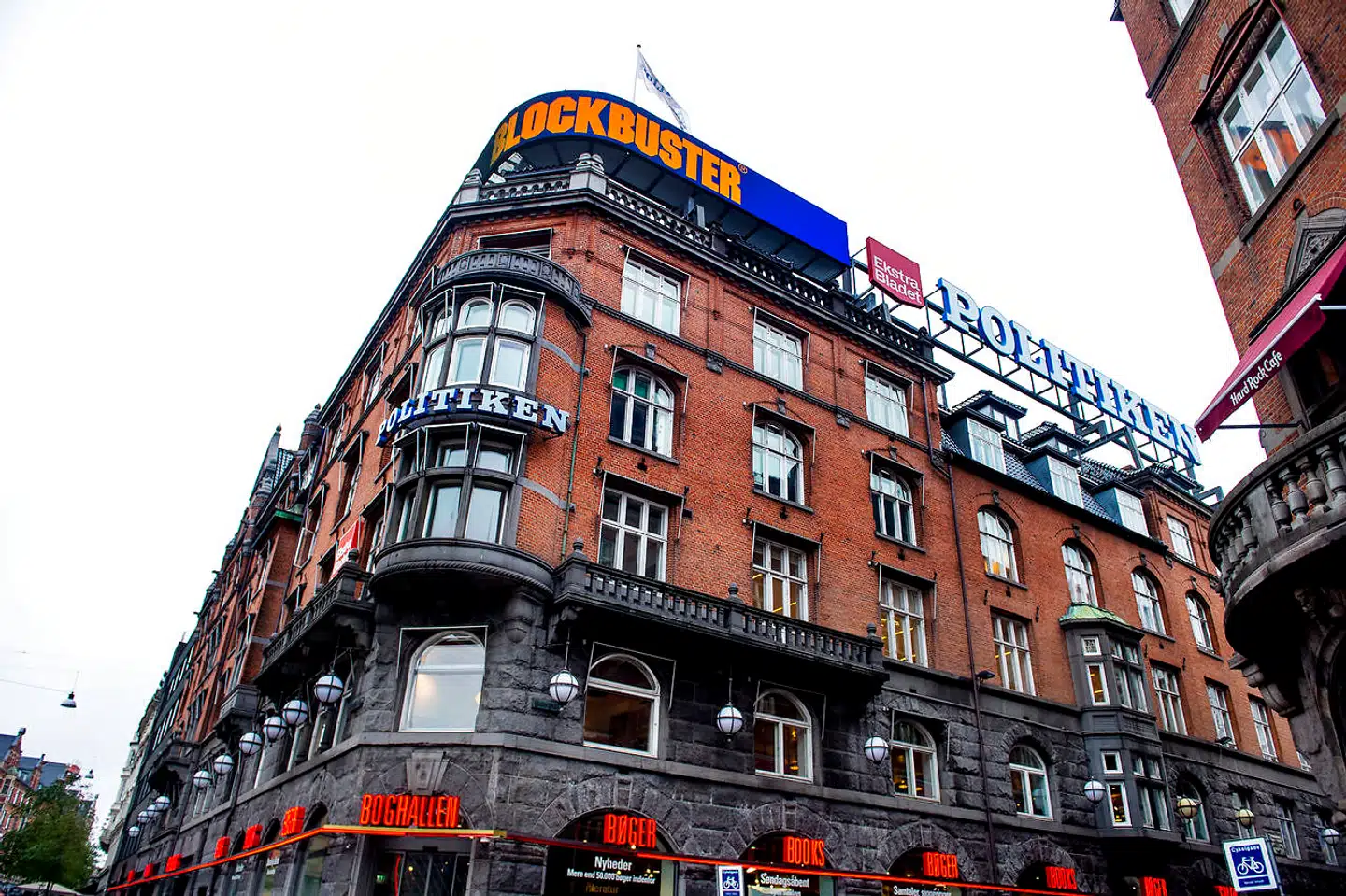 Danske Bank dropper samarbejdet med den del af JP/Politikens Hus, som står bag annoncerne for massageklinikker i Ekstra Bladet.