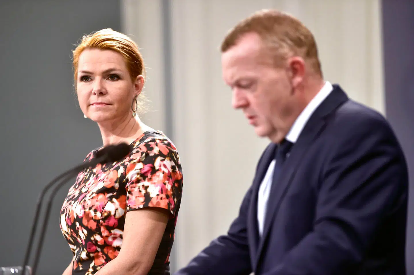 En e-mail drager tidligere statsminister Lars Løkke Rasmussen (V) ind i sagen om Inger Støjbergs (V) ulovlige instruks om adskillelse af asylpar. »Det ser ikke så godt ud,« siger professor, mens flere Venstre-folk ser med bekymring på sagen.