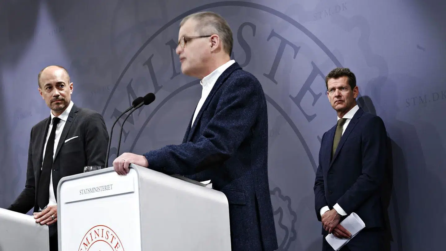 Tal for smittetrykkets udvikling fra Statens Serum Institut har været behæftet med fejl, og beregningerne har haft indflydelse på både landets nedlukning og genåbning. Venstre erklærer sig »undrende«, »stærkt kritisk« og mener, at manglen på åbenhed er »meget problematisk«.