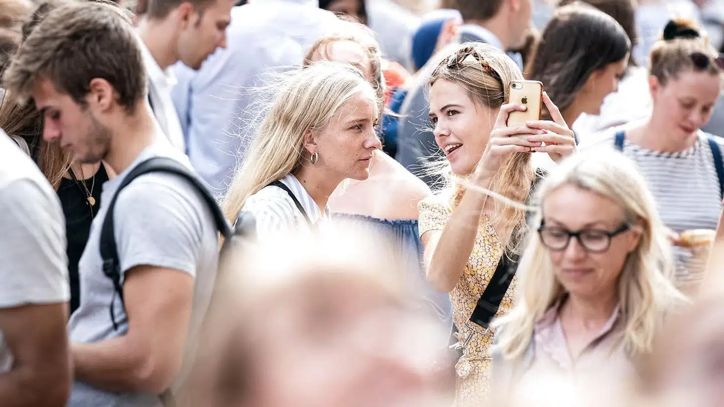 Kønsfordelingen på universiteterne er blandt de studerende i kvindernes favør. Men vælger de at gå forskervejen, ender de med at komme i mindretal. F.eks. er blot 23 procent af professorerne på Aarhus Universitet kvinder. Billedet er fra sidste års immatrikulation på Københavns Universitet.