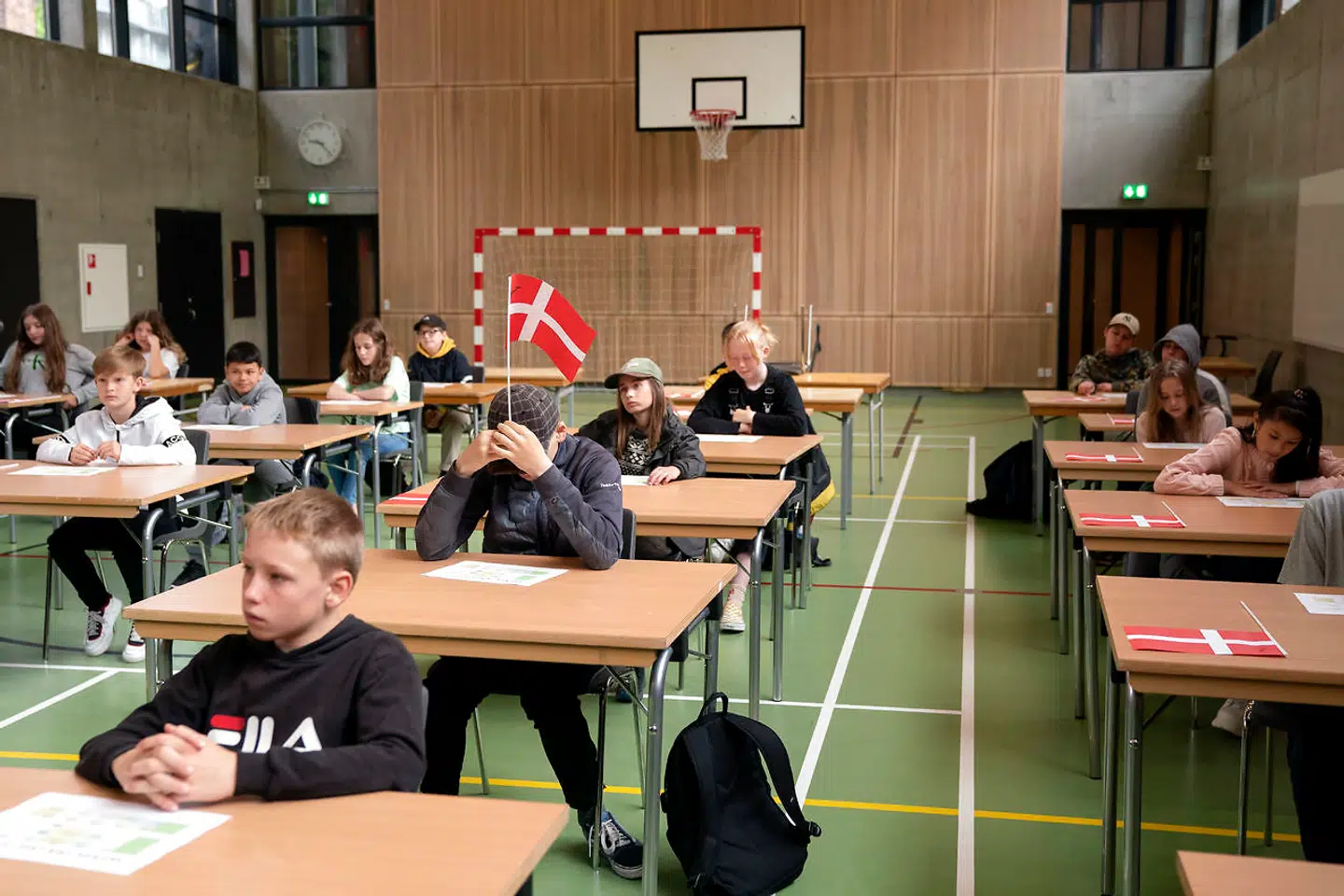 Efter næsten to måneders hjemsendelse, nødundervisning og uvished kan landets ældste skoleelever fra 6.-10.-klasse nu komme tilbage i skole. 6-klasse fra Tove Ditlevsens Skole på Vesterbro.