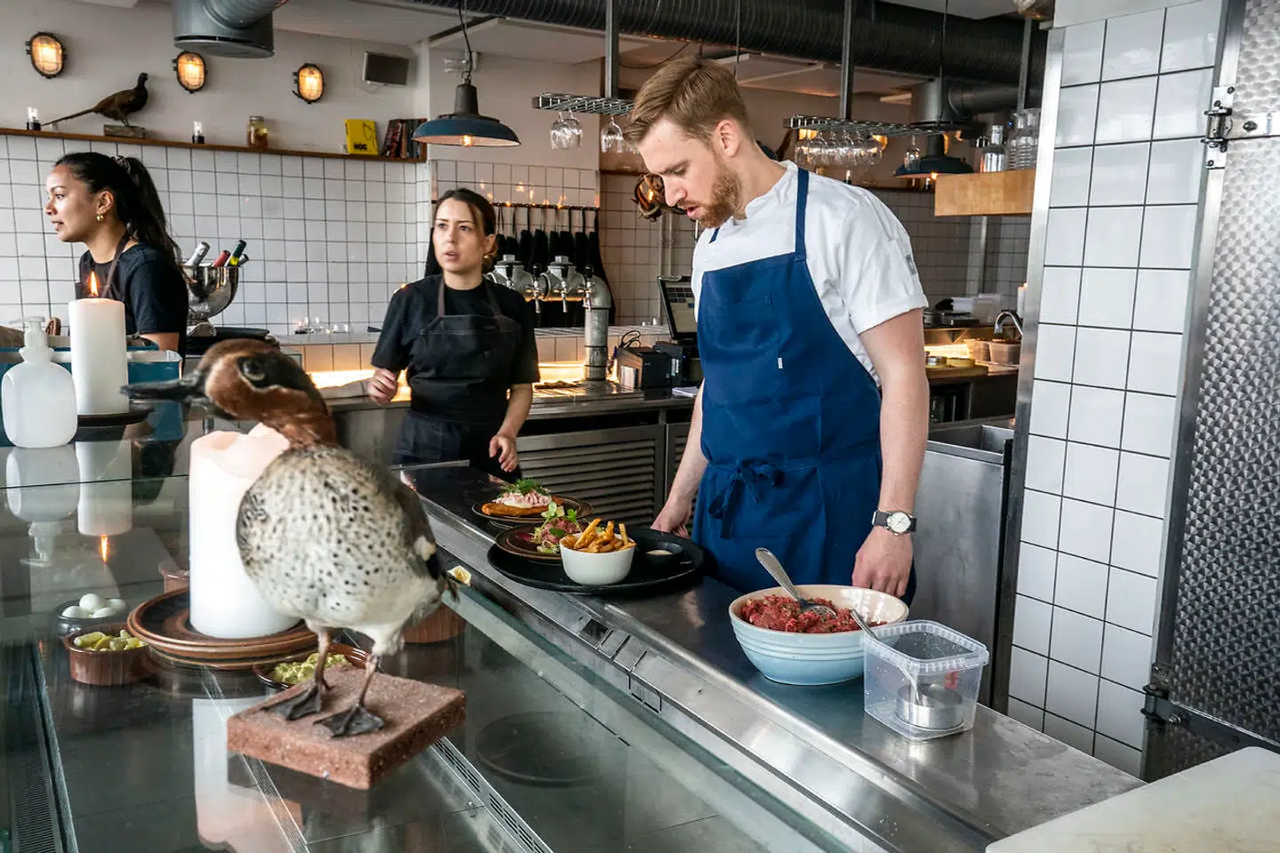 På Restaurant Fleisch var der flere gæster til frokost på den første åbningsdag.