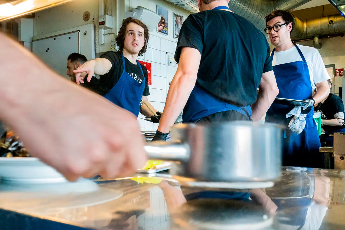 Forberedelserne er i fuld gang i Kødbyens Fiskebar.