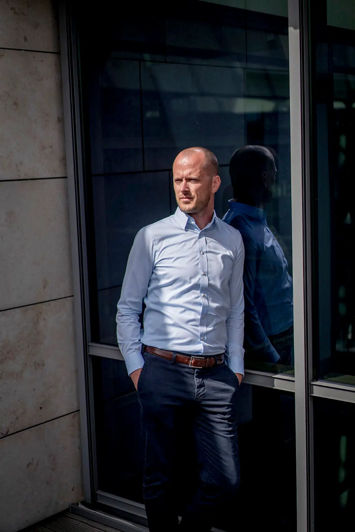 »Jeg synes, man skal se barslen som en læringsproces. Du kan ikke lave en hotdog i den lokale sportshal i dag uden at skulle have et hygiejnebevis, men børn er noget, folk tror, de bare lige kan. Barslen er et kursus i at tage vare på et lille menneske. De ting når du ikke at lære på 14 dages fædreorlov,« siger Martin Betzer.