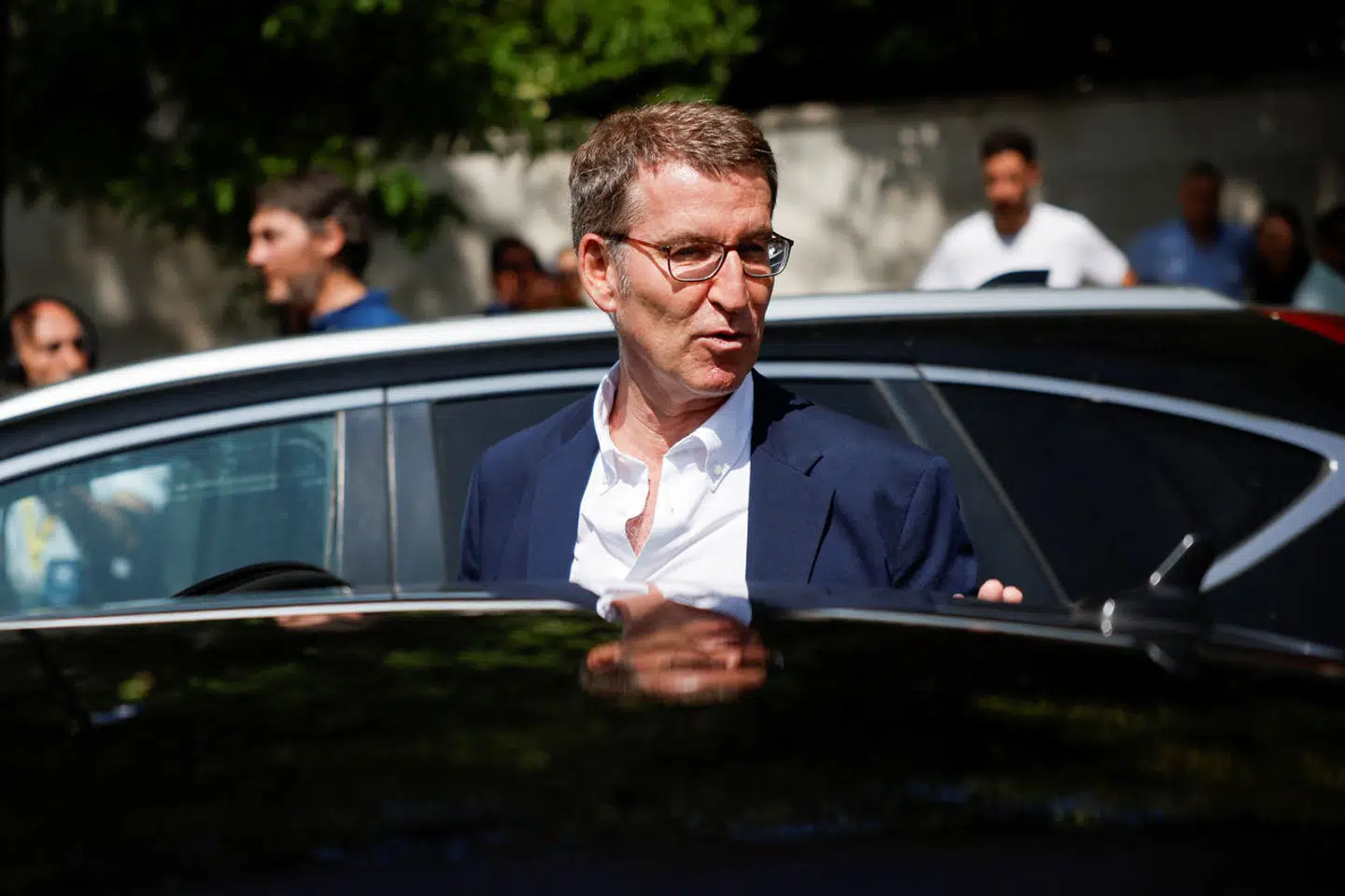 Den konservative leder Alberto Núñez Feijóo vandt søndagens valg i Spanien men med en langt mindre margin end ventet, og han kan få svært ved at damme regering.