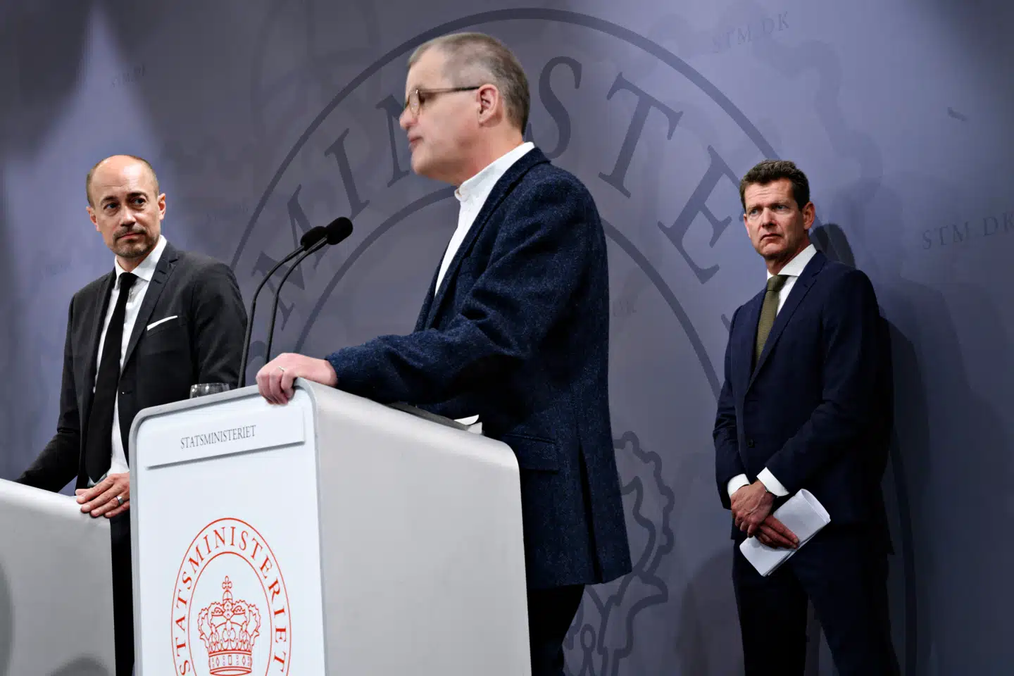 Kåre Mølbak, direktør i Statens Serum Insitut, og direktør i Sundhedsstyrelsen Søren Brostrøm under pressemøde i Spejlsalen tidligere på ugen, hvor Kåre Mølbak blandt andet sagde, at der næppe kommer en anden bølge.