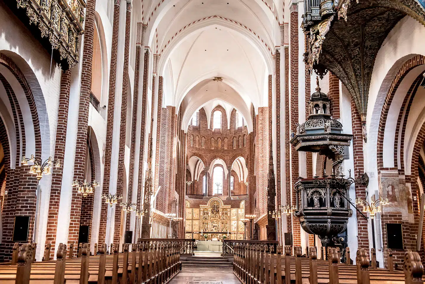 Biskop Absalon tog initiativet til at opføre en magtfuld kirke i Roskilde på et sted, hvor det menes, at Harald Blåtand allerede omkring 985 byggede en trækirke. Først i 1100-tallet kom metoden med brænding af teglsten til Danmark. Opførelsen tog omkring 100 år.
