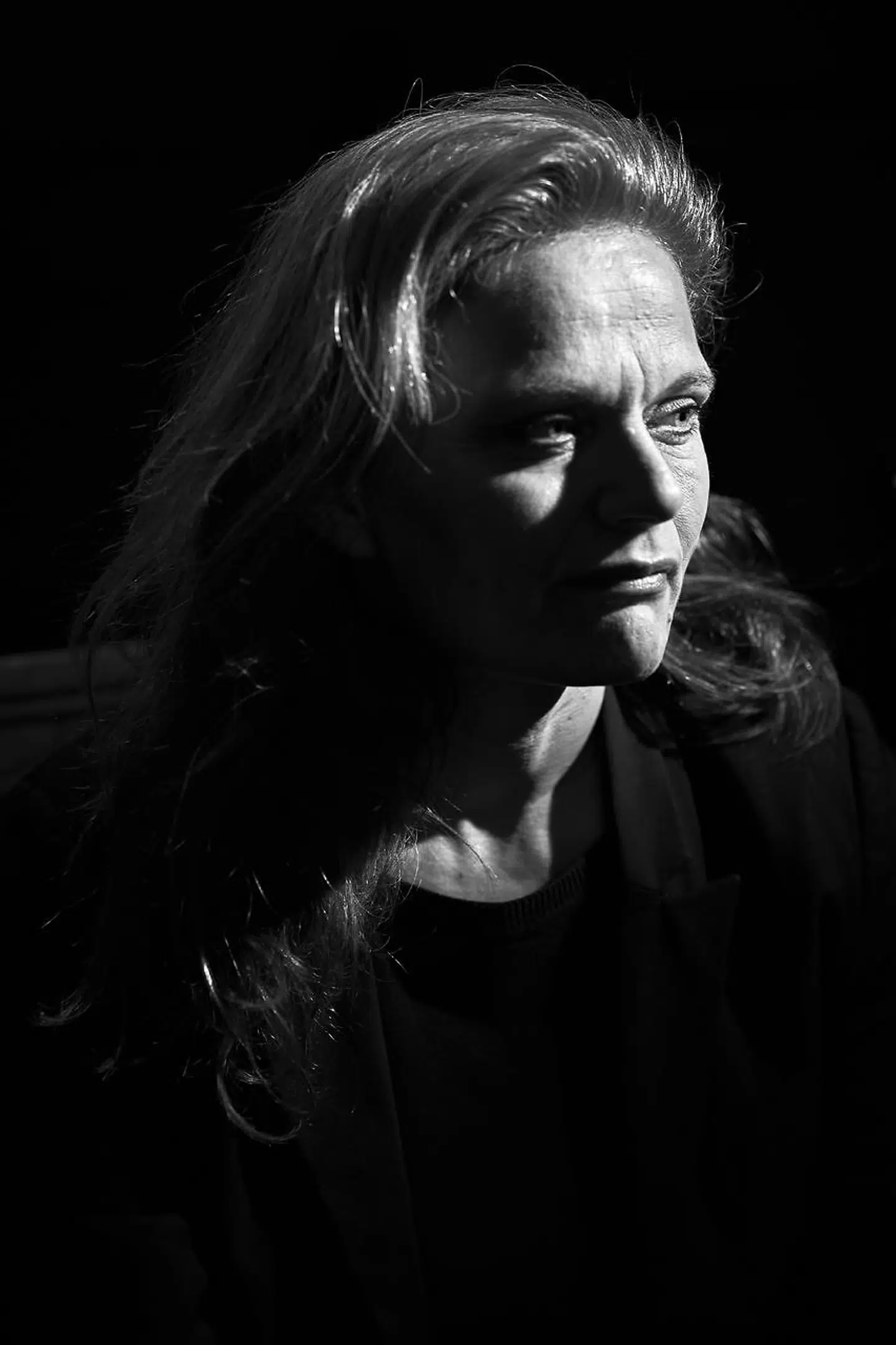 »Hvert år ser man en række kendte give gode råd til de nybagte studenter. Det, der altid går igen, er: »Rejs ud i verden. Tag ud og find jer selv. Tag ud og find den, I allerinderst er.« Sognepræst Sørine Gotfredsen siger i stedet meget rigtigt, at måske kan man også realisere sig selv i de relationer, man er i herhjemme.«