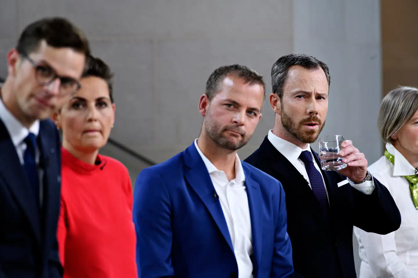 Under partilederdebatten foreslog Jakob Ellemann-Jensen (V) at halvere momsen i et halvt år. Her sammen med Alex Vanopslagh (LA), Pia Olsen Dyhr (SF), Morten Østergaard (R) og Josephine Fock (ALT).