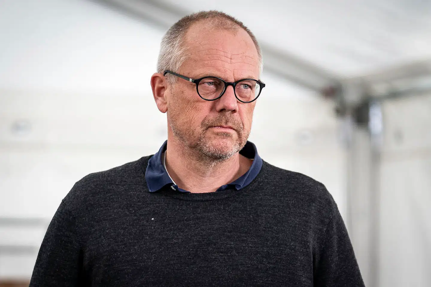 Professor i infektionsmedicin og overlæge på Rigshospitalet Jens Lundgren har efterlyst åbenhed om centrale coronaberegninger. Onsdag blev nye data offentliggjort, men de løser ikke problemet, siger han og andre.