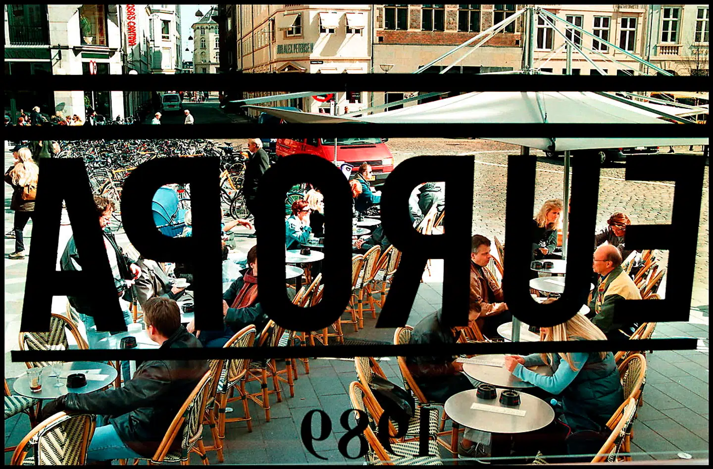 Siden 1989 har Café Europa serveret kaffe for københavnere og turister. Her fra et af cafeens tidlige år.