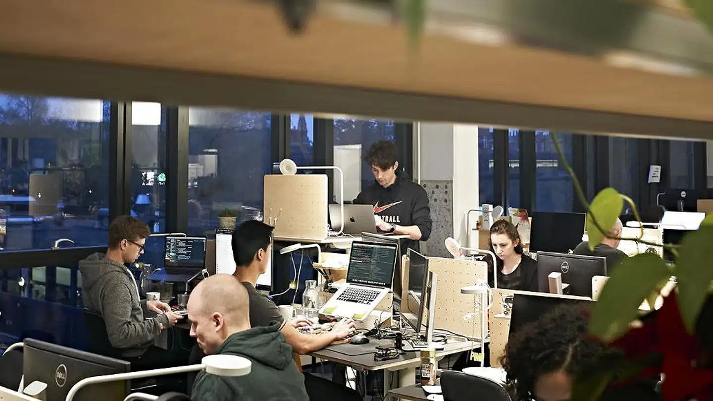 Professor Pernille Bjørn fra Københavns Universitet har flere gode råd til medarbejdere, der arbejder hjemmefra, nu de ikke kan være fysisk på deres arbejdsplads. Billedet er fra Soundboks, der har til huse i Københavns nordvestkvarter.