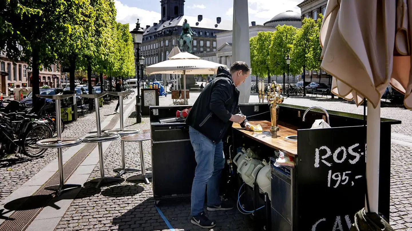 En aftale mellem partierne i Københavns Borgerrepræsentation skal give støtte til de mest udsatte i kommunen. Derudover tages en række tiltag, der skal sikre ordentlige forhold for caféers og restauranters udeservering.